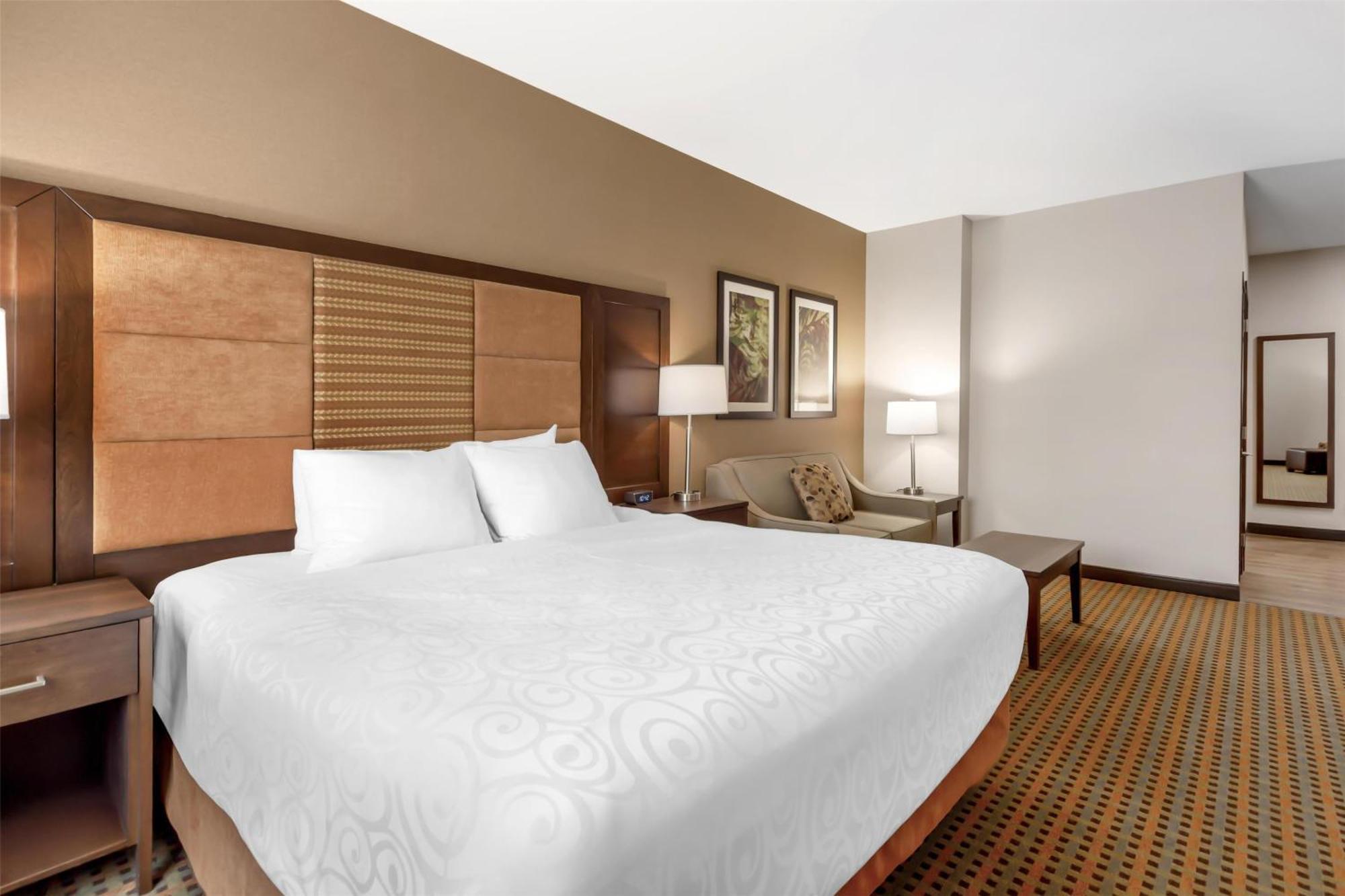 Best Western Plus Hinton Inn & Suites Экстерьер фото