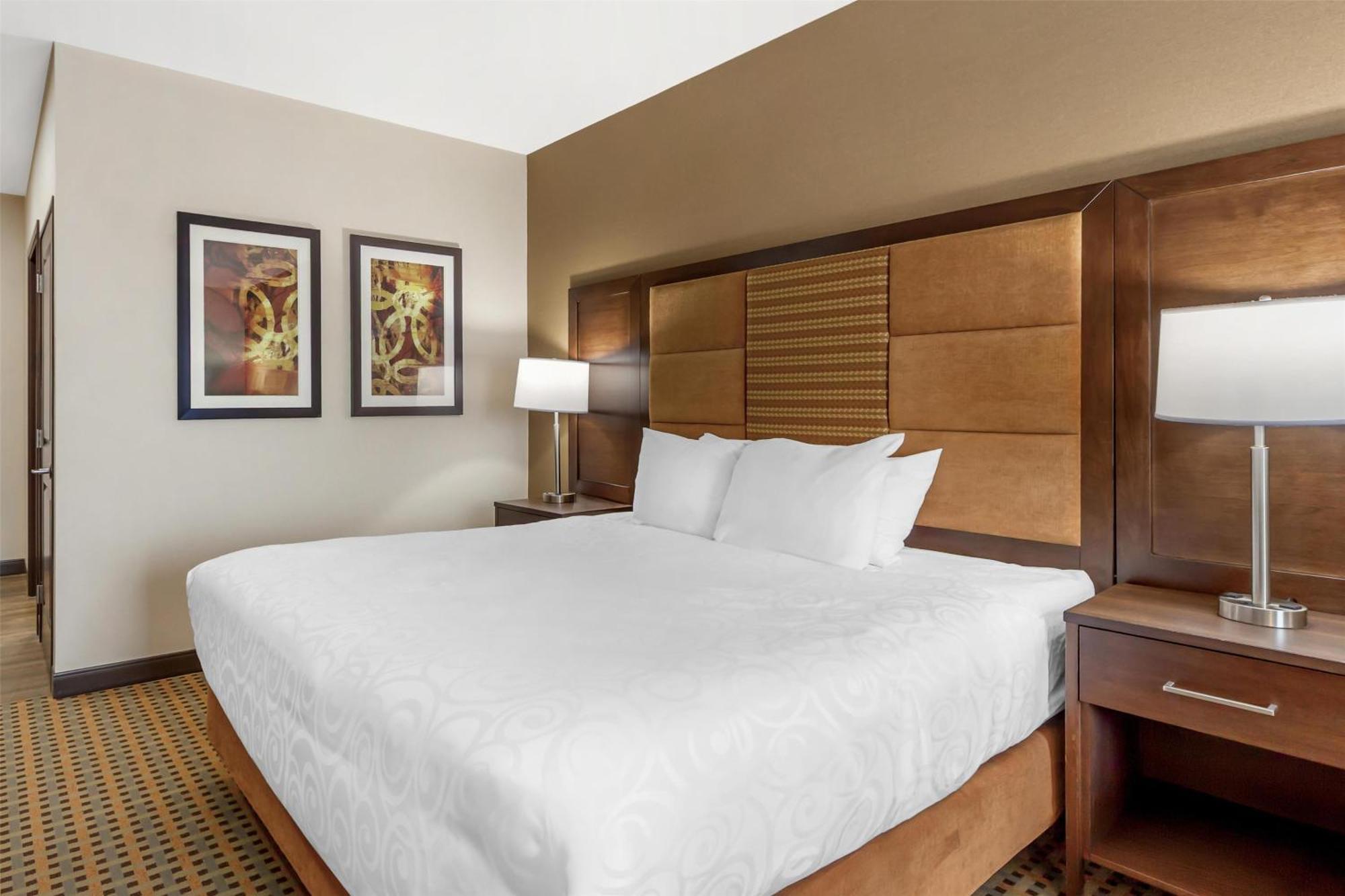Best Western Plus Hinton Inn & Suites Экстерьер фото